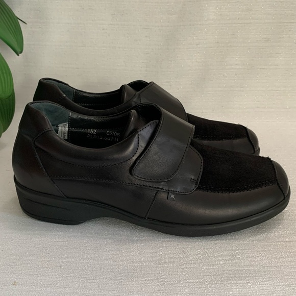 Sensible Black Leather Strap On Comfort Clogs Woman’s 6.5 - Picture 3 of 14